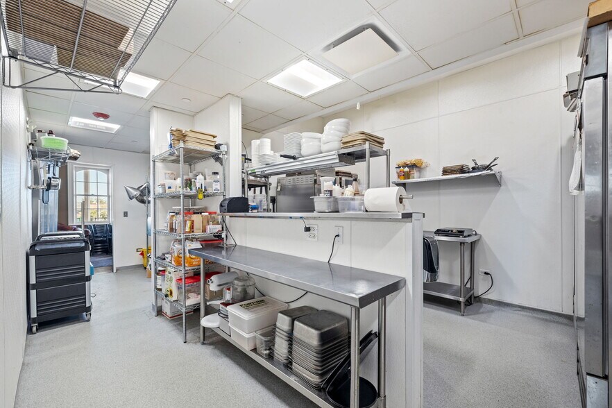 More Photos Of 6811 Hickory St, Tinley Park Bar For Sale