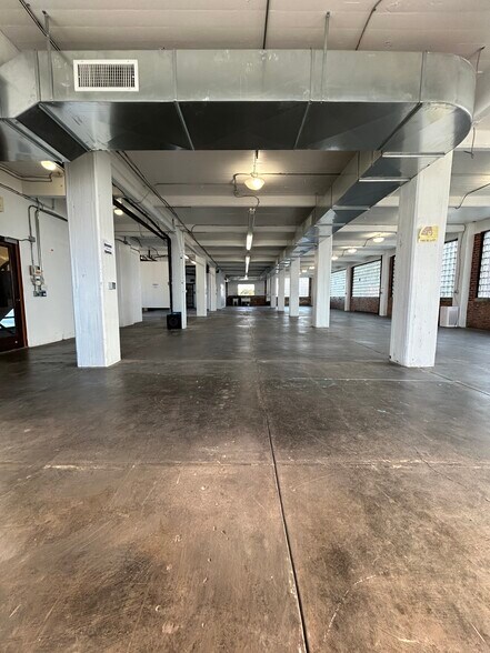 More Photos Of 1645 Blue Rock St, Cincinnati Light Manufacturing For Lease