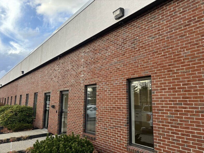 More Photos Of 190 Riverside St, Portland Flex For Lease