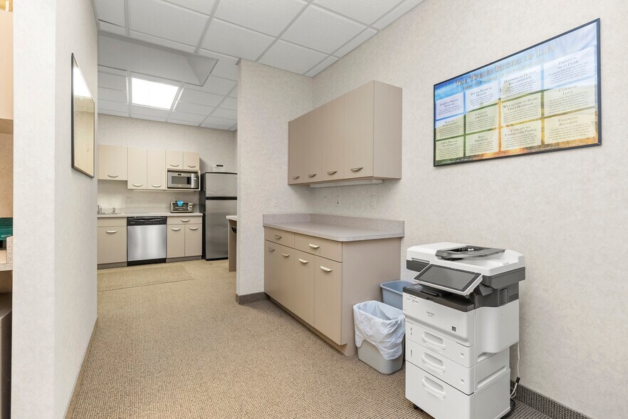 More Photos Of 33 Hiram St, Lake Orion Medical For Lease