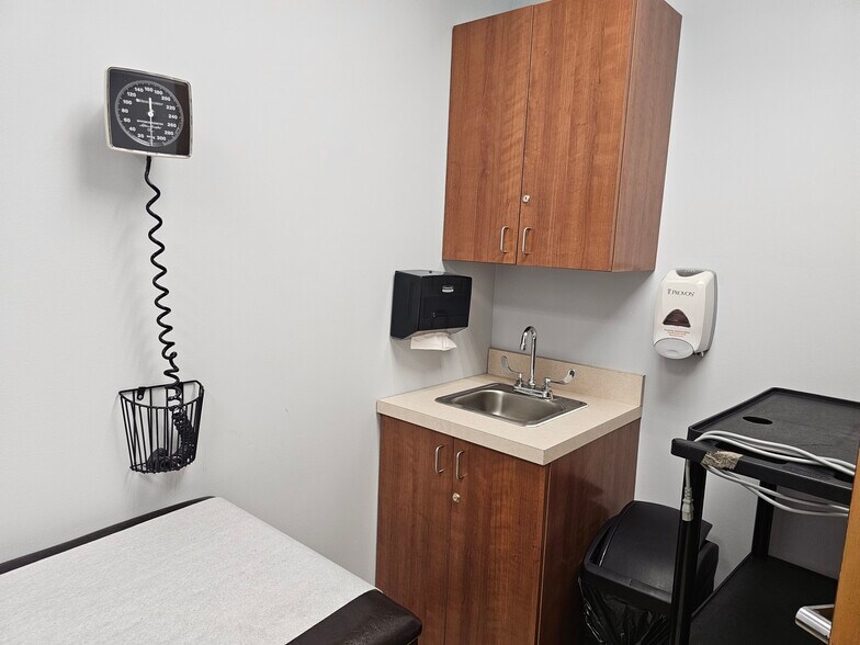 More Photos Of 500 Montauk Hwy, West Islip Medical For Lease