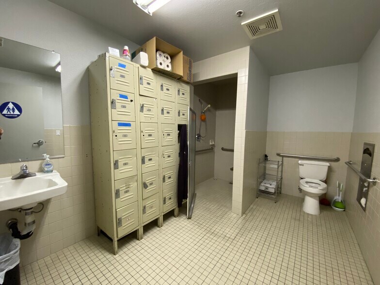 More Photos Of 415 Knollcrest Dr, Redding Office For Sale