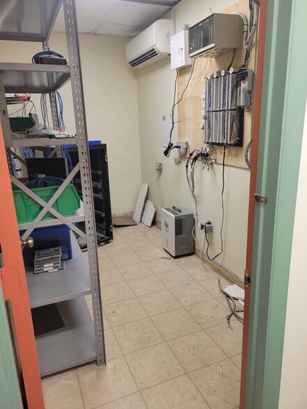 More Photos Of 223 Interstate Rd, Addison Light Manufacturing For Sale