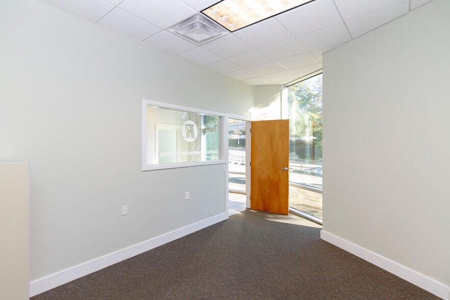 More Photos Of 2718 Piedmont Rd NE, Atlanta Office For Lease
