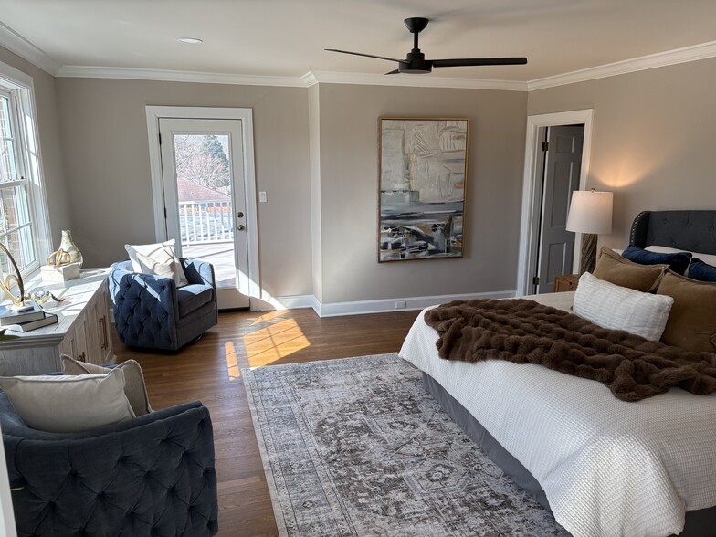 More Photos Of 621 E College St, Pulaski Hotel For Sale
