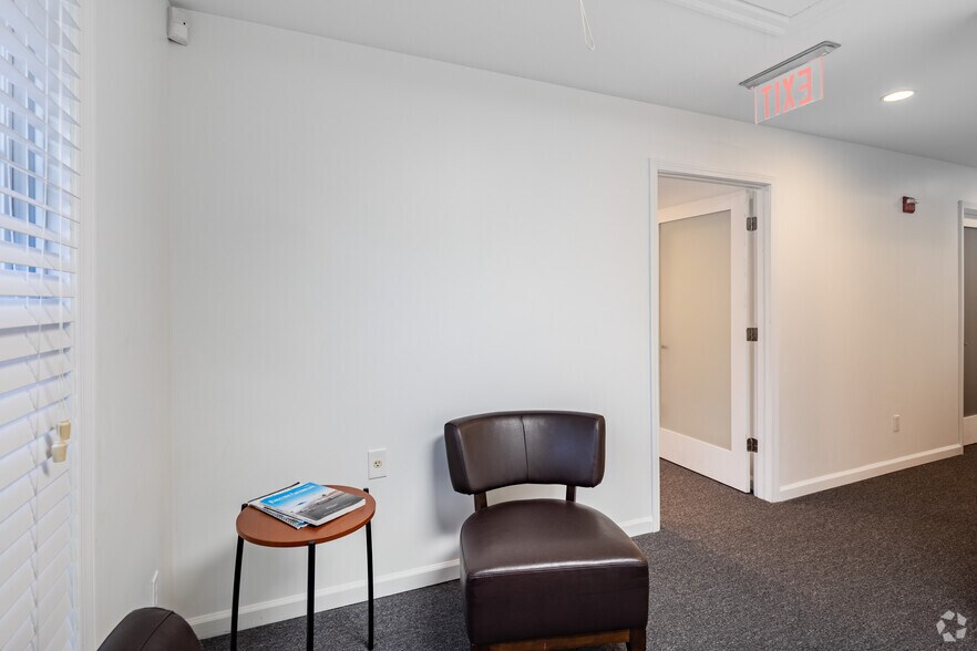 More Photos Of 2440 Sandy Plains Rd, Marietta Office For Lease