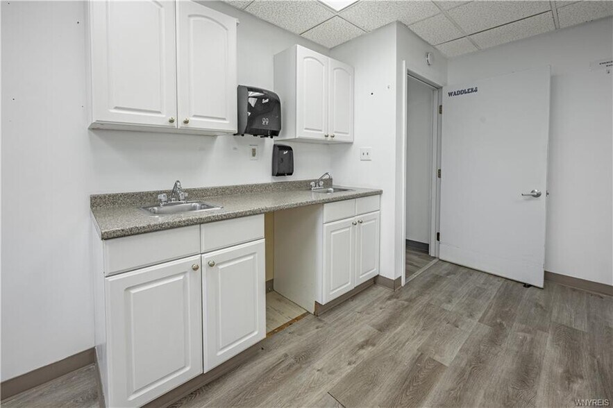 More Photos Of 6115 1st St, Newfane Office For Sale