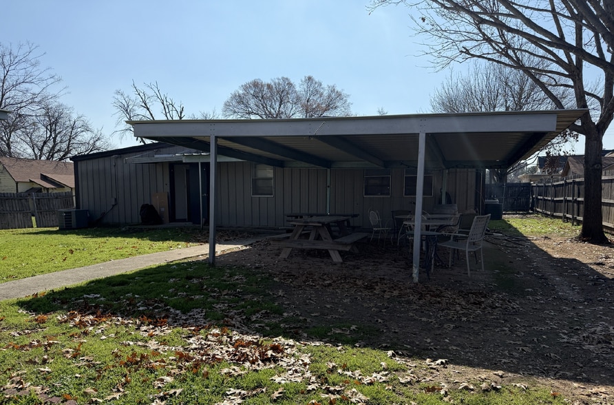 More Photos Of 203 E Worth St, Grapevine Office For Lease