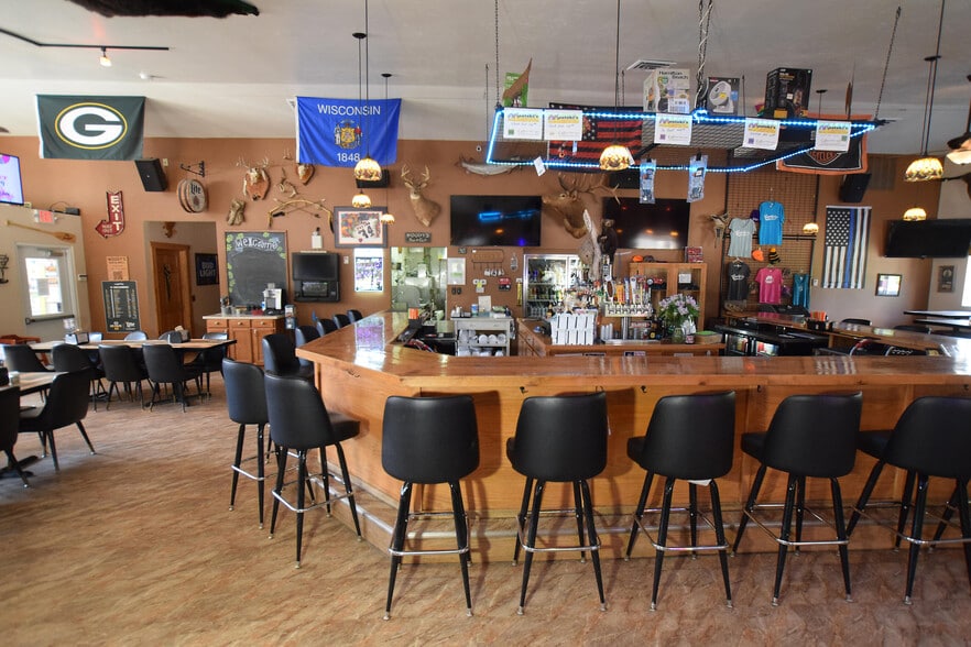 More Photos Of N7625 Parkway Rd, Crivitz Restaurant For Sale