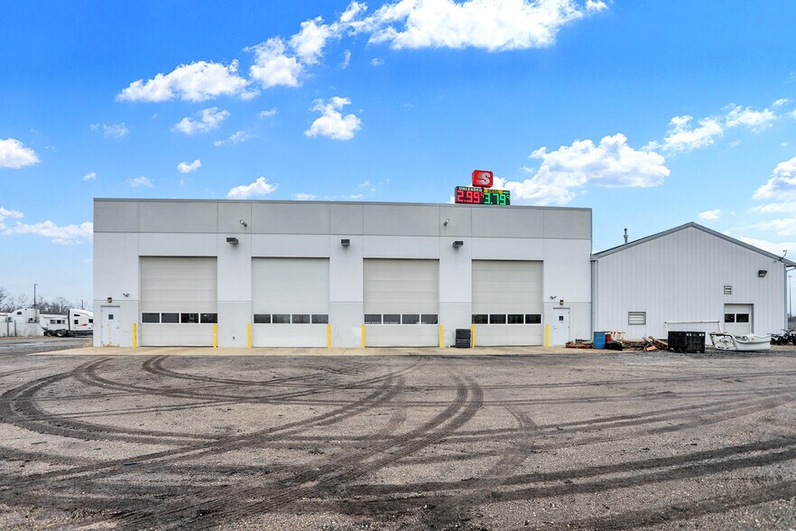 More Photos Of 1116 W County Road 450 N, Brazil Truck Terminal For Lease