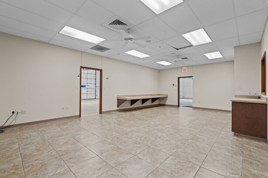 More Photos Of 311 N Waverly Ave, Springfield Warehouse For Lease