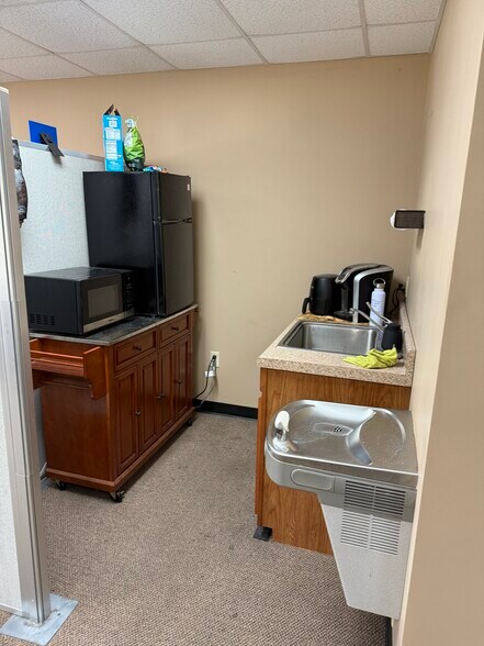 More Photos Of 5674 Cleaves Dr, Arlington Office For Lease