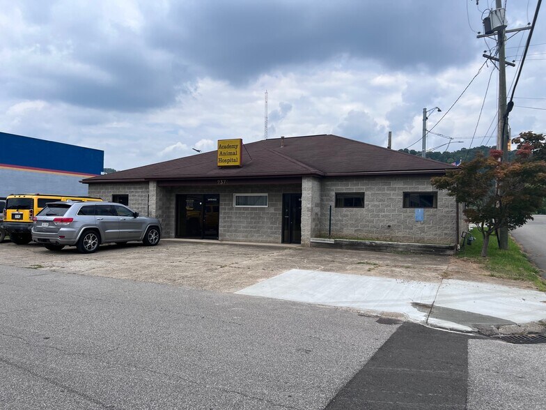 Primary Photo Of 2374 Cleveland Ave, Saint Albans Veterinarian Kennel For Sale