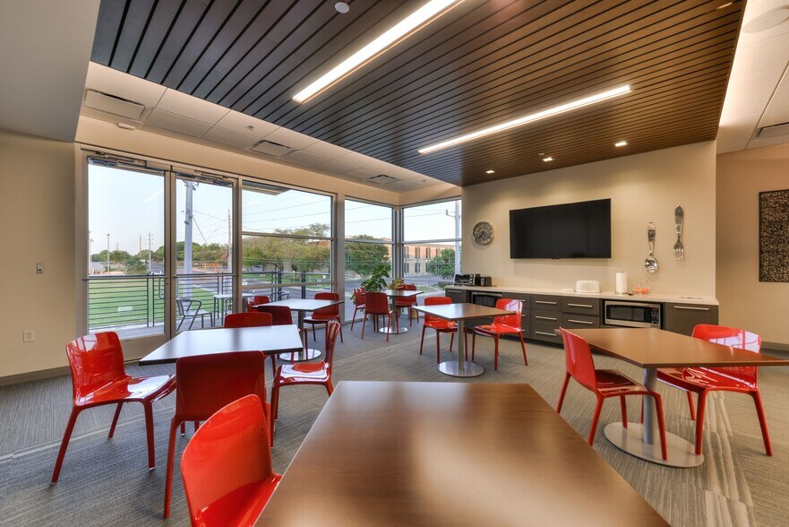 More Photos Of 4611 Centerview, San Antonio Medical For Sale