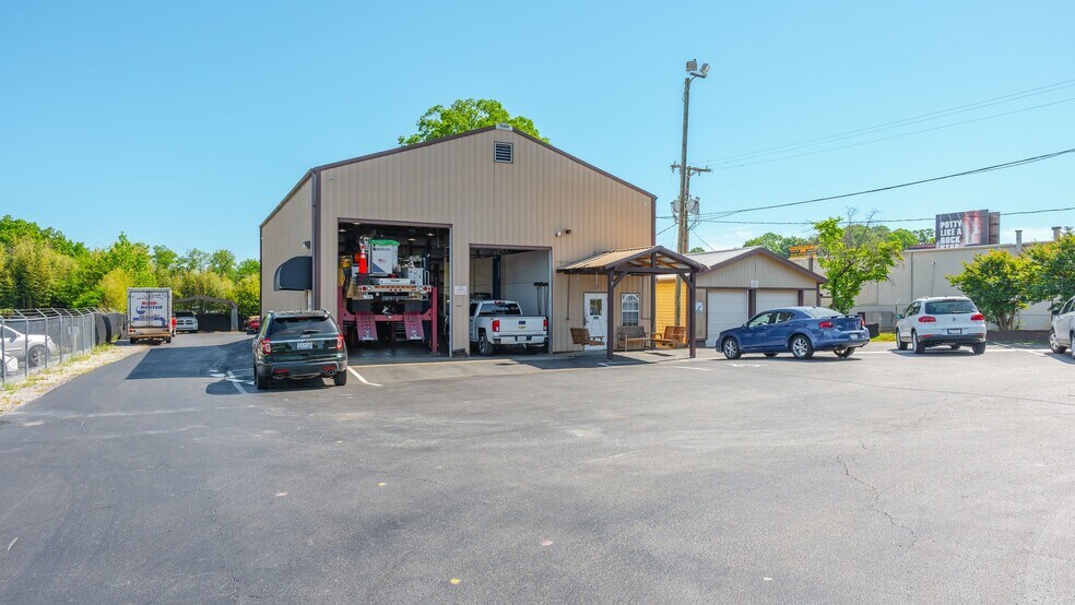 Primary Photo Of 639 Congaree Rd, Greenville Auto Repair For Sale