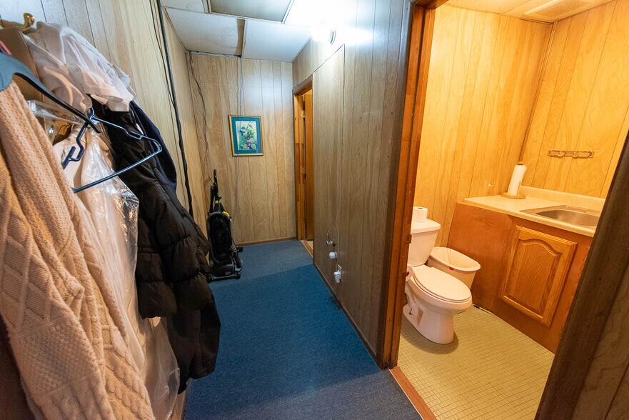 More Photos Of 1211 Lamar St, Sweetwater Flex For Sale