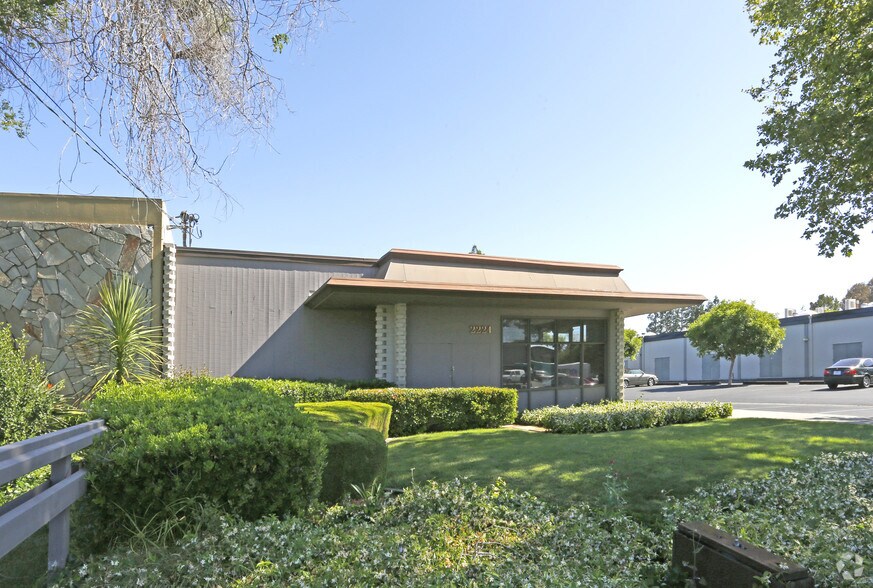 More Photos Of 2224 Old Middlefield Way, Mountain View Warehouse For Lease