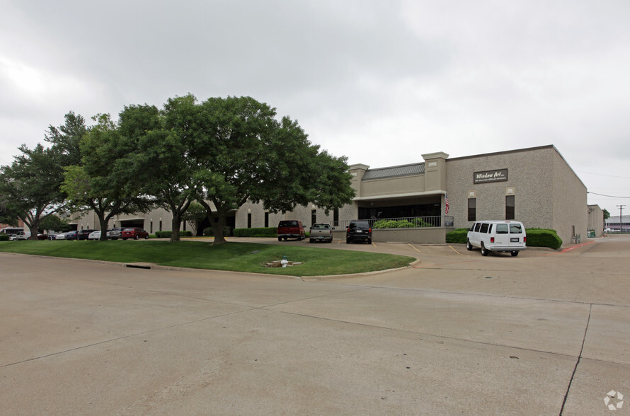 Primary Photo Of 4400-4418 Sunbelt Dr, Addison Light Manufacturing For Lease