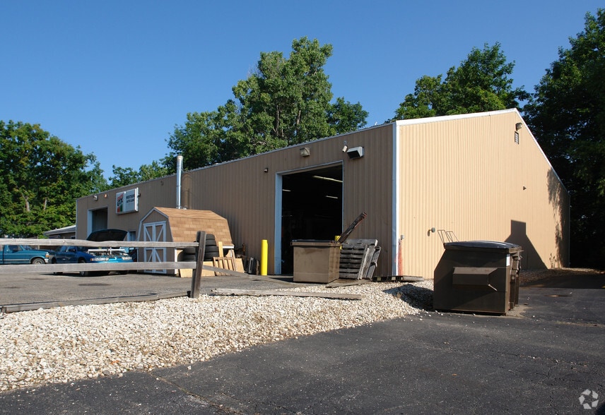 More Photos Of 409 Lentz Ct, Lansing Auto Repair For Sale