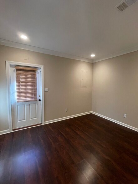 More Photos Of 540 SE Powder Springs St, Marietta Office Residential For Lease