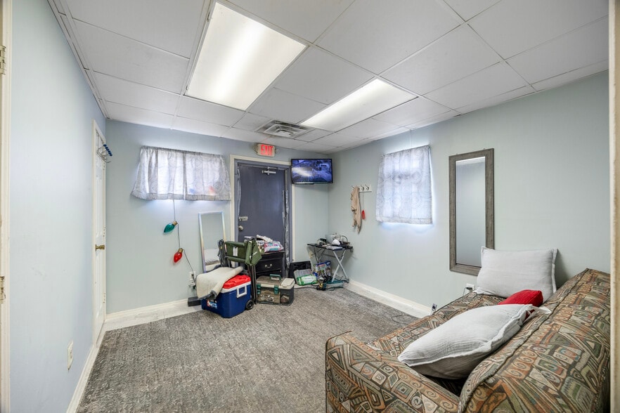 More Photos Of 9202 Ashville Dr, Houston Shelter For Sale