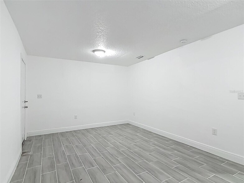 More Photos Of 547 N Ridgewood Ave, Daytona Beach Office For Lease