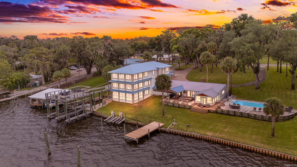 More Photos Of 703 Front St, Welaka Specialty For Sale