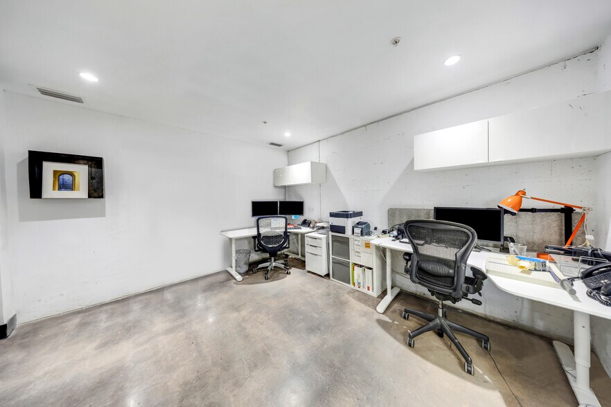 More Photos Of 7300 NW 35th Ave, Miami Showroom For Lease