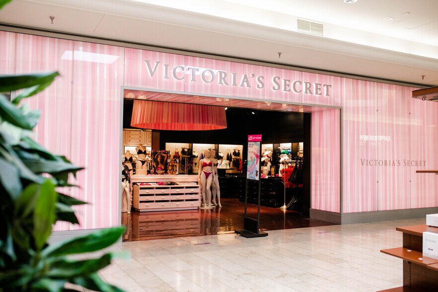 More Photos Of 6650 S Westnedge Ave, Portage General Retail For Lease