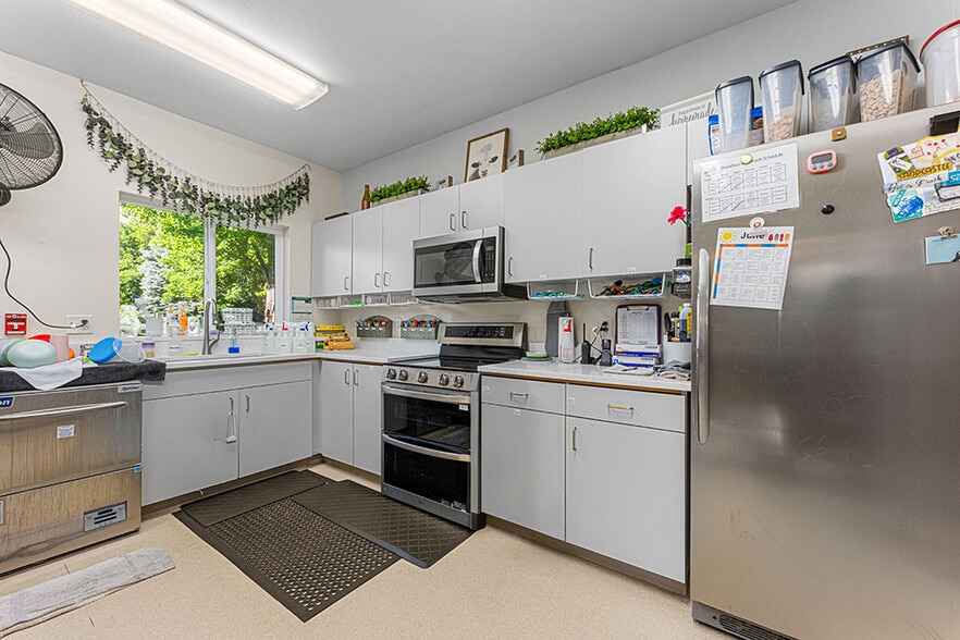 More Photos Of 13013 W Persimmon Ln, Boise Office For Sale