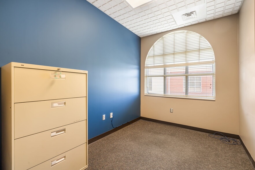 More Photos Of 909 E Republic Rd, Springfield Office For Lease