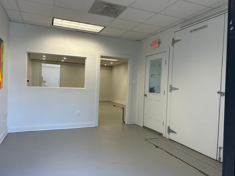 More Photos Of 20 Maplewood Ave, Gloucester Light Distribution For Lease