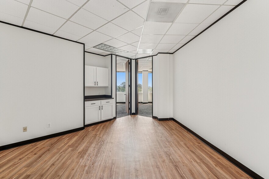 More Photos Of 11777 Katy Fwy, Houston Unknown For Lease