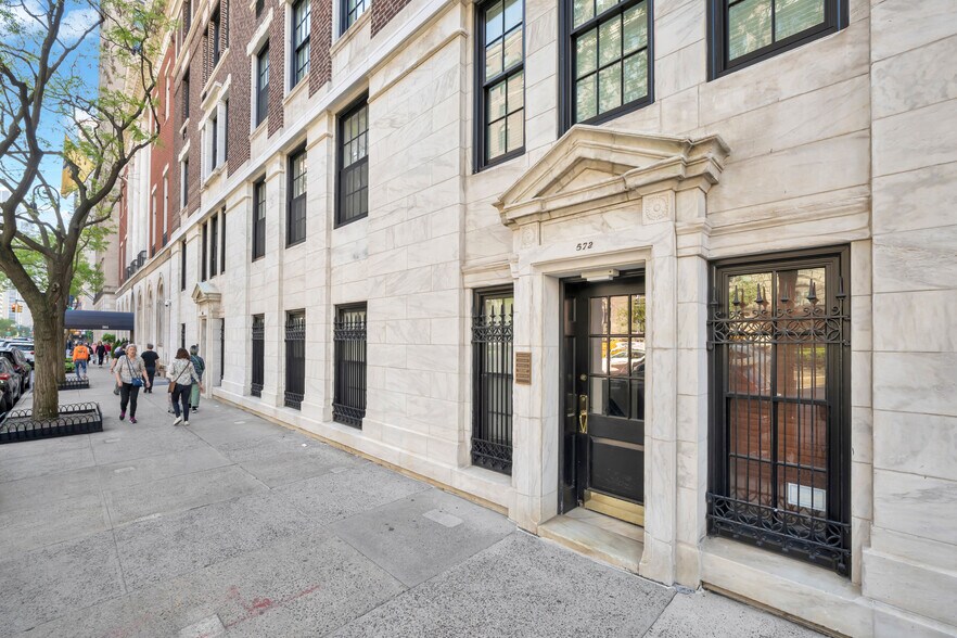 More Photos Of 570 Park Ave, New York Apartments For Sale