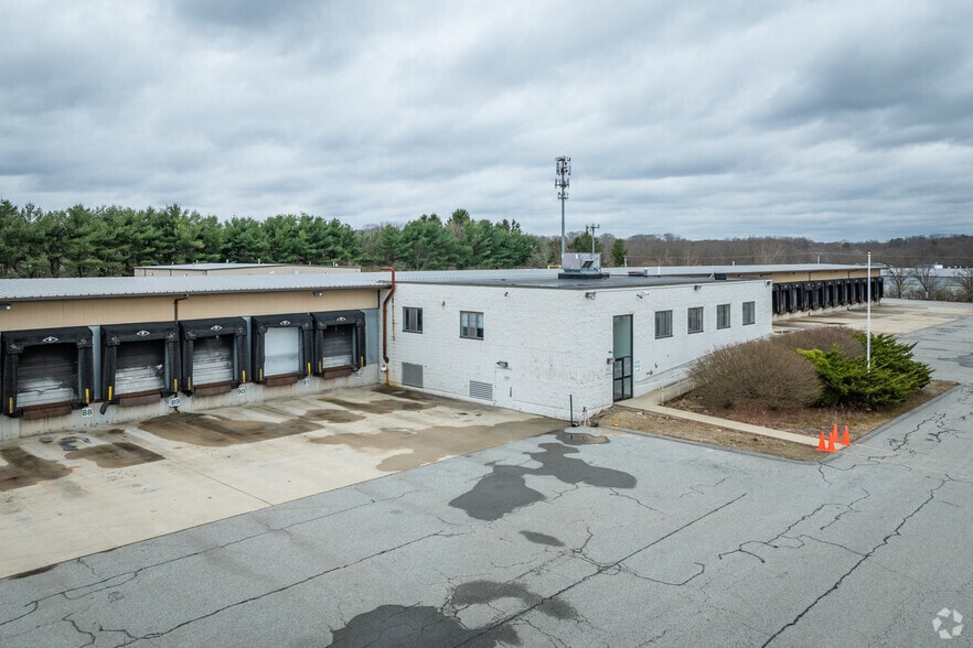 More Photos Of 55 Industrial Rd, Cumberland Truck Terminal For Lease