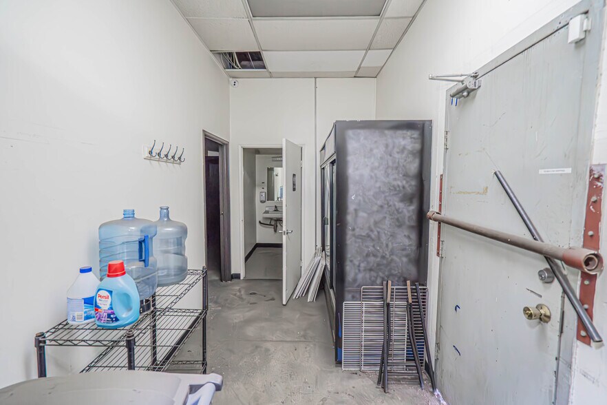 More Photos Of 1901 S Alameda St, Los Angeles General Retail For Sale