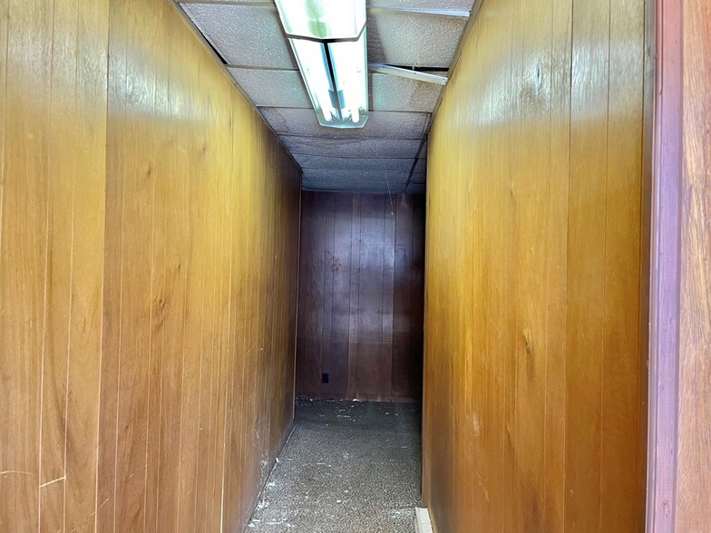 More Photos Of 1312-1314 2nd St, Richlands Office For Sale