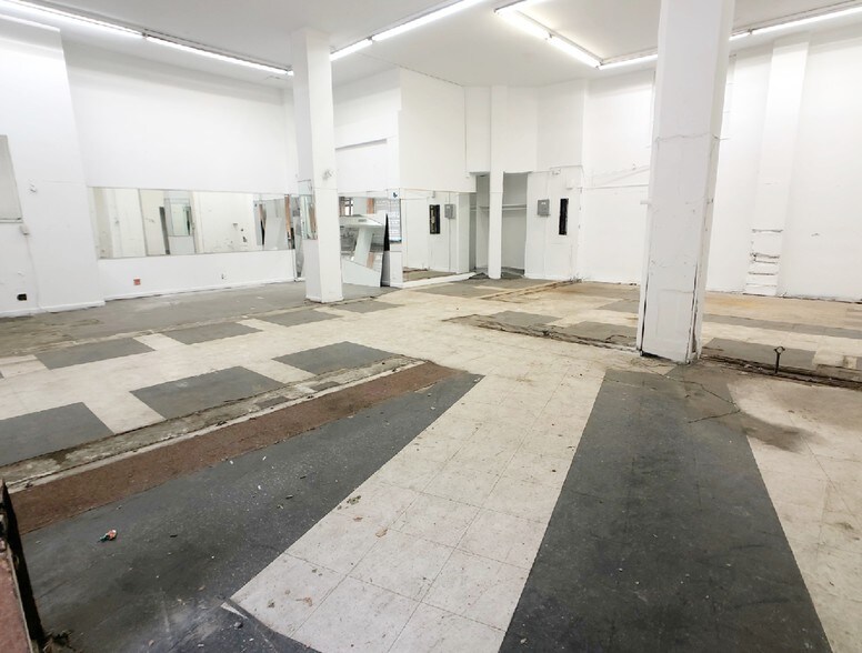 More Photos Of 1516 Unionport Rd, Bronx General Retail For Lease