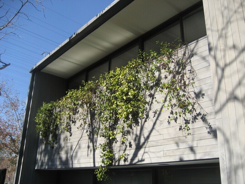 More Photos Of 930 Colorado Blvd, Los Angeles Office For Sale