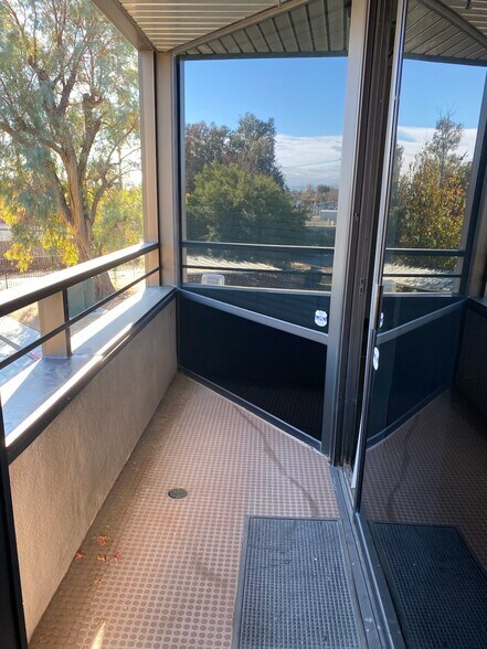 More Photos Of 3434 Truxtun Ave, Bakersfield Office For Lease