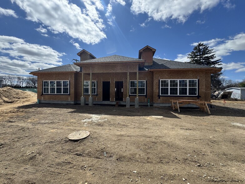 More Photos Of 643 Old Medford Ave, Patchogue Medical For Lease