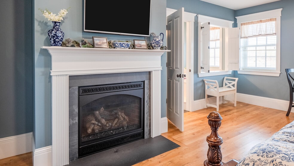 More Photos Of 208-210 Wharf St, Hermann Hospitality For Sale