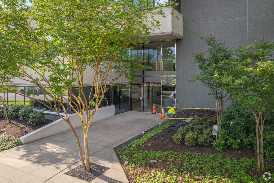 More Photos Of 10497 Town & Country Way, Houston Office For Lease