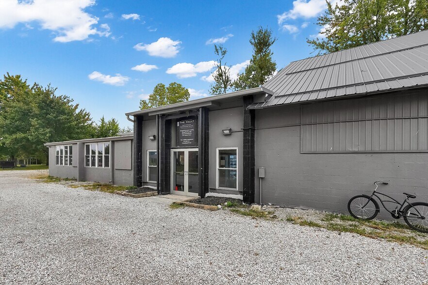 More Photos Of 10843 Foundation Rd, Croton Showroom For Lease