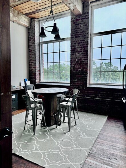 More Photos Of 554 W Main St, Buford Office For Lease