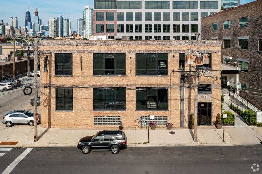 More Photos Of 327 N Aberdeen St, Chicago Loft Creative Space For Lease