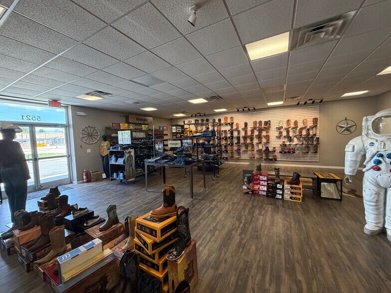 More Photos Of 5521 Western Blvd, Raleigh Freestanding For Lease