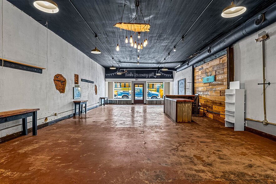 More Photos Of 8 E Main St N, Hampton Storefront For Sale