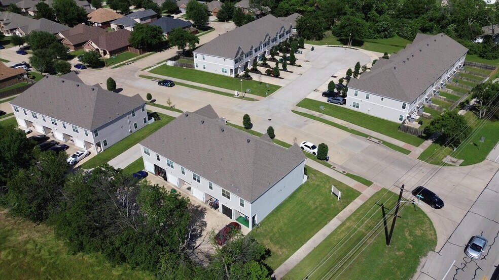 More Photos Of 101 Springtree St, Denton Apartments For Sale