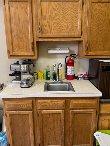 More Photos Of 108 Ball St, East Syracuse Flex For Sale